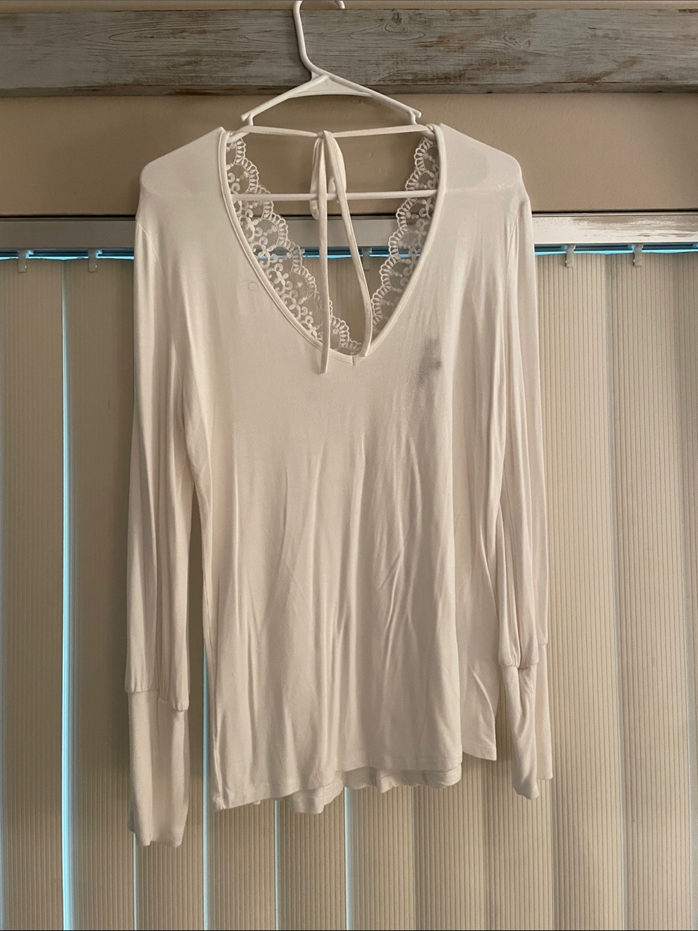 BKE White Long Sleeve V-Back Lace Tie Top
